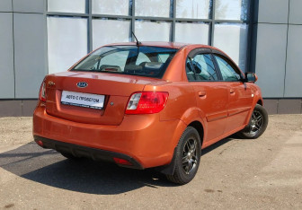 Подержанный автомобиль Kia Rio Sedan 2010 года (6 фото)