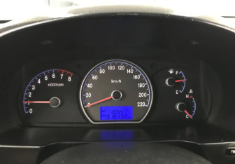 Подержанный автомобиль Hyundai Elantra Sedan 2006 года (13 фото)