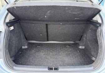 Подержанный автомобиль Toyota Corolla Hatchback 2006 года (14 фото)