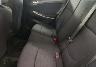 Подержанный автомобиль Hyundai Solaris Sedan 2012 года (12 фото)