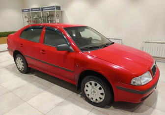 Подержанный автомобиль Skoda Octavia Liftback 2009 года (5 фото)