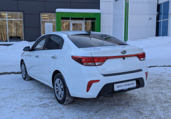 Подержанный автомобиль Kia Rio Sedan 2018 года (7 фото)