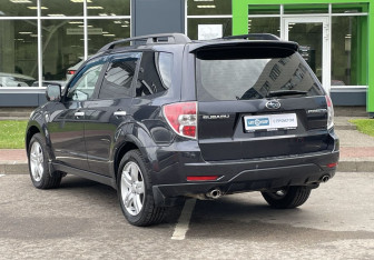 Подержанный автомобиль Subaru Forester Suv 2010 года (7 фото)