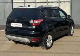 Подержанный автомобиль Ford Kuga 2018 года (4 фото)