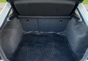 Подержанный автомобиль Skoda Rapid Liftback 2014 года (13 фото)