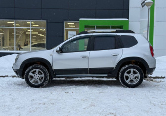 Подержанный автомобиль Renault Duster 2013 года (8 фото)