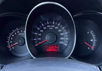 Подержанный автомобиль Kia Rio Sedan 2011 года (12 фото)