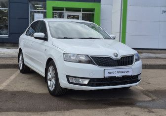 Подержанный автомобиль Skoda Rapid Liftback 2015 года (3 фото)