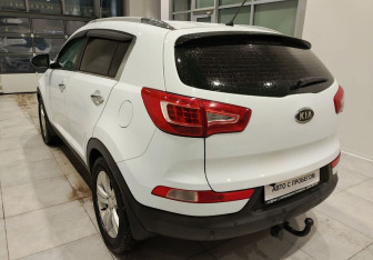 Подержанный автомобиль Kia Sportage 2011 года (8 фото)