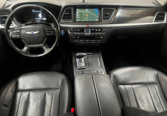 Подержанный автомобиль Genesis G80 2017 года (12 фото)