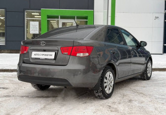 Подержанный автомобиль Kia Cerato Sedan 2012 года (5 фото)