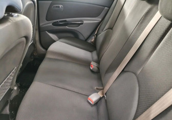 Подержанный автомобиль Kia Rio Sedan 2010 года (11 фото)