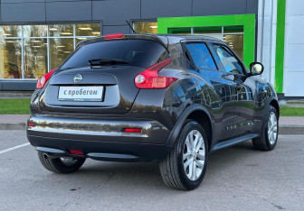 Подержанный автомобиль Nissan Juke 2012 года (5 фото)