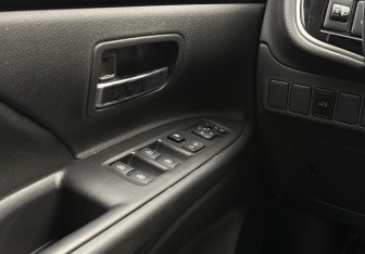 Подержанный автомобиль Mitsubishi Outlander 2022 года (17 фото)