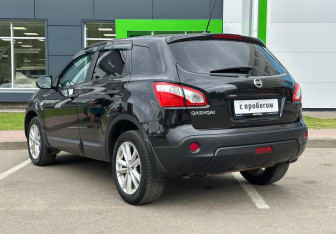 Подержанный автомобиль Nissan Qashqai 2010 года (7 фото)