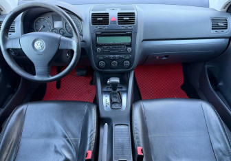 Подержанный автомобиль Volkswagen Jetta Sedan 2009 года (11 фото)