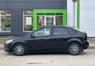 Подержанный автомобиль Ford Focus Hatchback 2011 года (8 фото)