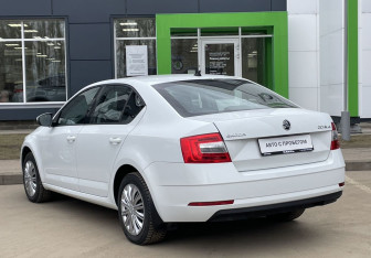 Подержанный автомобиль Skoda Octavia Liftback 2019 года (7 фото)
