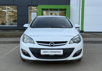Подержанный автомобиль Opel Astra Sedan 2013 года (2 фото)