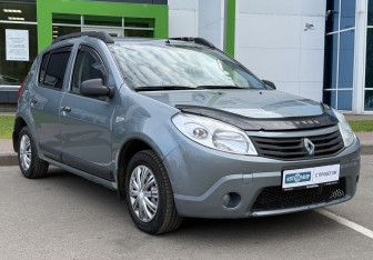 Подержанный автомобиль Renault Sandero 2010 года (3 фото)
