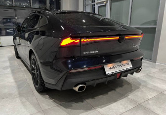 Подержанный автомобиль Changan UNI-V 2022 года (6 фото)