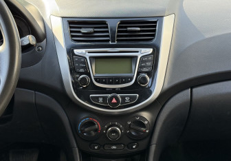 Подержанный автомобиль Hyundai Solaris Sedan 2013 года (13 фото)