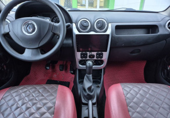 Подержанный автомобиль Renault Logan Sedan 2011 года (11 фото)