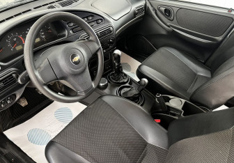 Подержанный автомобиль Chevrolet Niva 2011 года (10 фото)