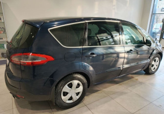 Подержанный автомобиль Ford S-MAX 2011 года (7 фото)