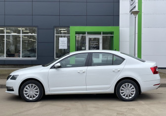 Подержанный автомобиль Skoda Octavia Liftback 2019 года (8 фото)