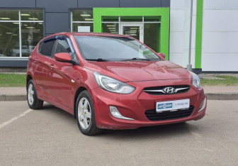 Подержанный автомобиль Hyundai Solaris Hatchback 2011 года (3 фото)