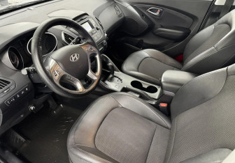 Подержанный автомобиль Hyundai ix35 2013 года (10 фото)