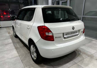 Подержанный автомобиль Skoda Fabia Hatchback 2013 года (8 фото)