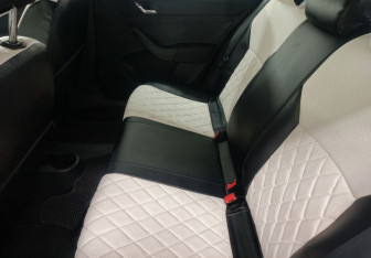 Подержанный автомобиль Skoda Rapid Liftback 2014 года (9 фото)