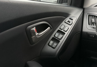 Подержанный автомобиль Hyundai ix35 2012 года (14 фото)