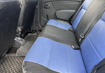 Подержанный автомобиль Renault Logan Sedan 2010 года (12 фото)