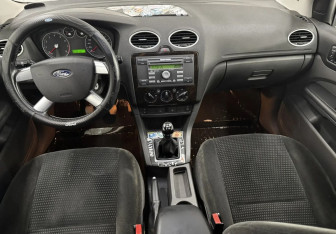 Подержанный автомобиль Ford Focus Sedan 2007 года (9 фото)