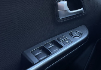 Подержанный автомобиль Kia Rio Sedan 2012 года (14 фото)