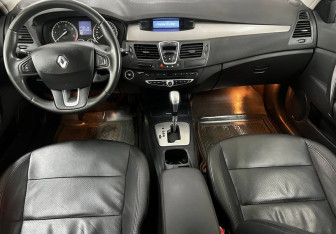 Подержанный автомобиль Renault Laguna Liftback 2008 года (11 фото)