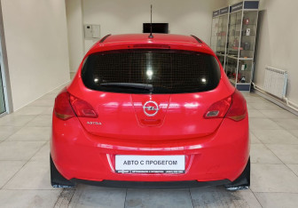 Подержанный автомобиль Opel Astra Hatchback 2011 года (5 фото)