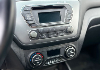 Подержанный автомобиль Kia Rio Sedan 2014 года (14 фото)