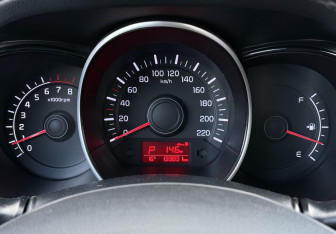 Подержанный автомобиль Kia Rio Sedan 2015 года (12 фото)