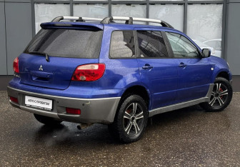 Подержанный автомобиль Mitsubishi Outlander 2005 года (4 фото)