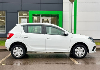 Подержанный автомобиль Renault Sandero 2021 года (4 фото)