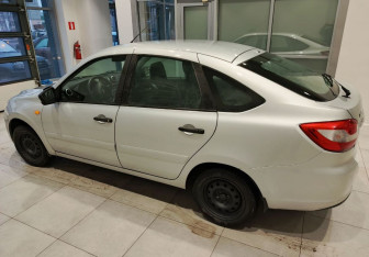 Подержанный автомобиль LADA (ВАЗ) Granta Liftback 2016 года (7 фото)
