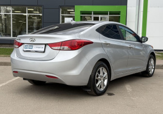 Подержанный автомобиль Hyundai Elantra Sedan 2010 года (5 фото)