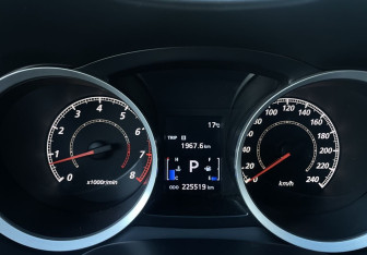 Подержанный автомобиль Mitsubishi Lancer Sedan 2011 года (16 фото)