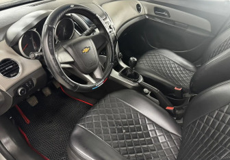Подержанный автомобиль Chevrolet Cruze Sedan 2014 года (9 фото)
