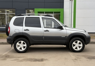 Подержанный автомобиль Chevrolet Niva 2015 года (4 фото)