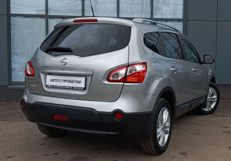 Подержанный автомобиль Nissan Qashqai+2 2011 года (6 фото)